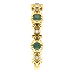 Chatham Created Alexandrite and Diamond Vintage-Style Ring 14k Yellow Gold (0.03 Ctw, G-H Color, I1 Clarity)