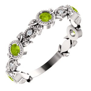 Platinum Peridot and Diamond Vintage-Style Ring (0.03 Ctw, G-H Color, SI1-SI2 Clarity)
