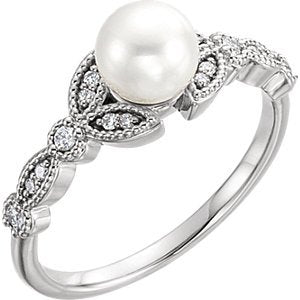 Platinum White Freshwater Cultured Pearl, Diamond Leaf Ring (6-6.5mm)( .125 Ctw, Color G-H, Clarity SI2-SI3) Size 7.25