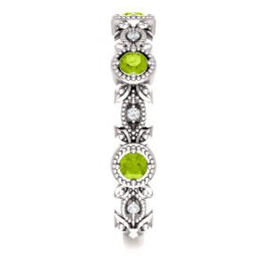 Platinum Peridot and Diamond Vintage-Style Ring (0.03 Ctw, G-H Color, SI1-SI2 Clarity)