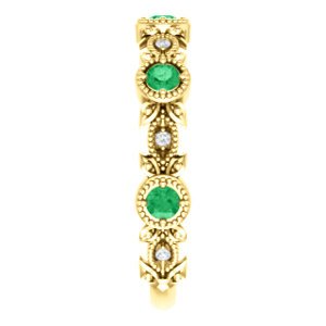 Chatham Created Emerald and Diamond Vintage-Style Ring, 14k Yellow Gold (0.03 Ctw, G-H Color, I1 Clarity)