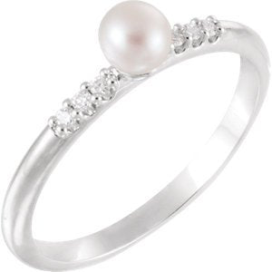 Platinum White Cultured Pearl, Diamond Stackable Ring (4-4.5mm)(.05Ctw, Color G-H, Clarity SI2-SI3) Size 7.5