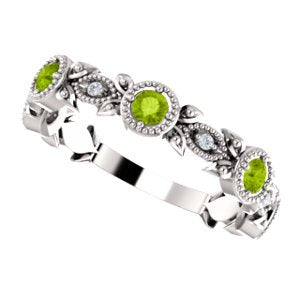 Platinum Peridot and Diamond Vintage-Style Ring (0.03 Ctw, G-H Color, SI1-SI2 Clarity)